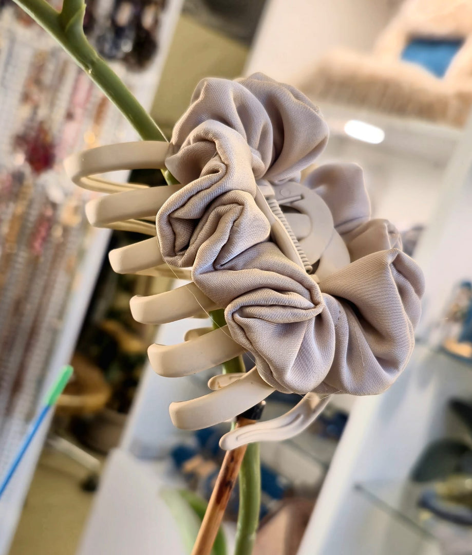 Pinza per capelli con frappa