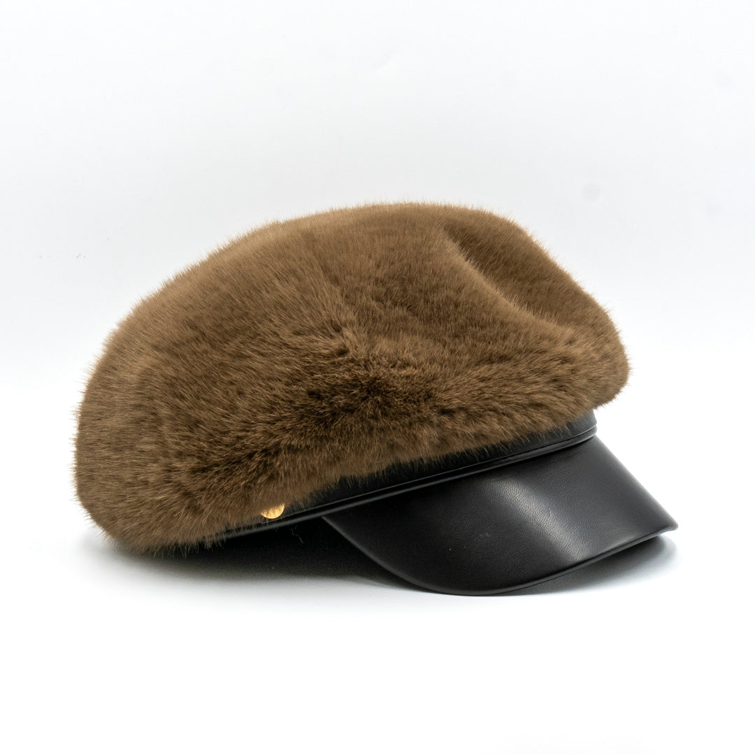 Cappello con visiera eco pelliccia