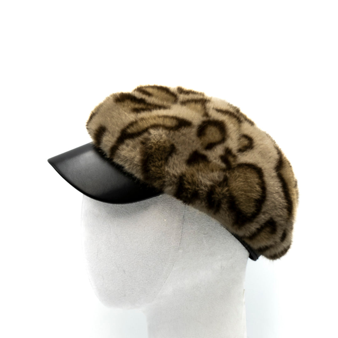 Cappello con visiera eco pelliccia