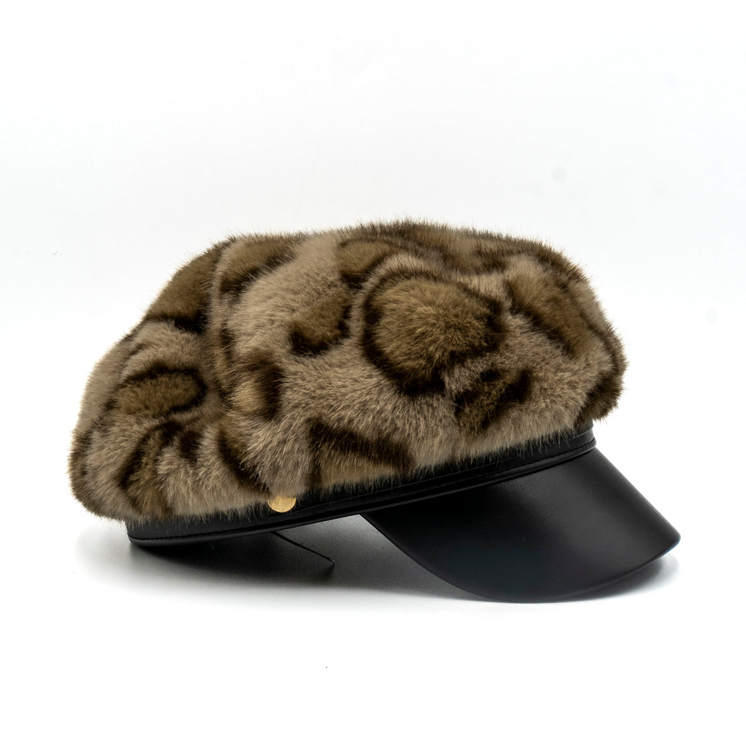 Cappello con visiera eco pelliccia
