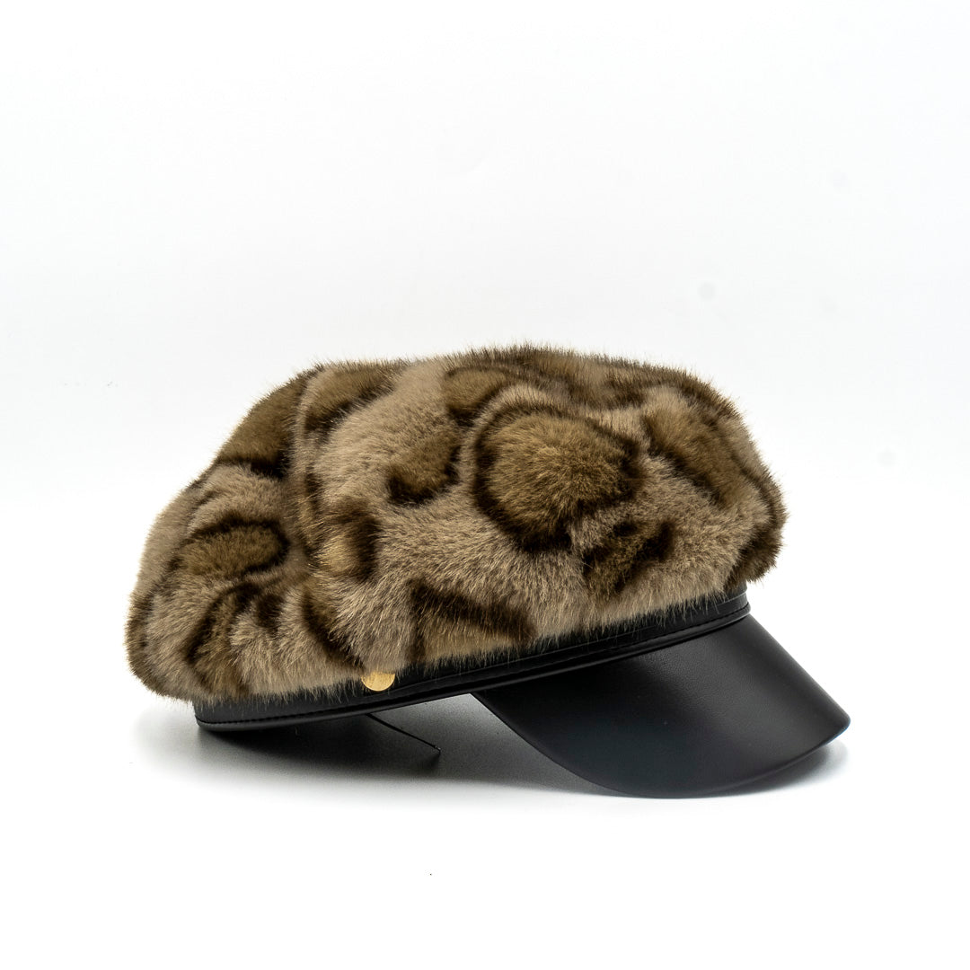 Cappello con visiera eco pelliccia