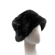 Cappello in eco pelliccia con tesa