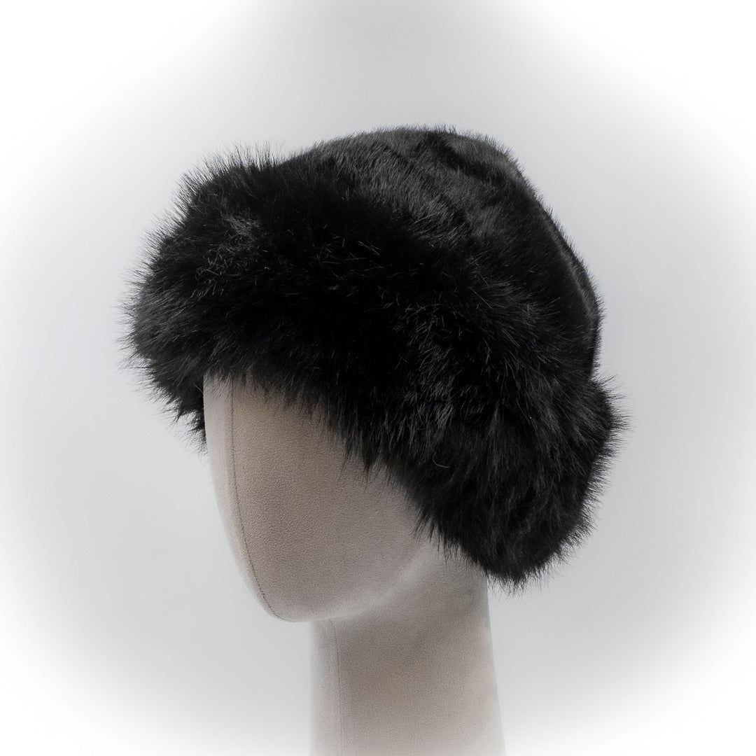 Cappello in eco pelliccia colorata