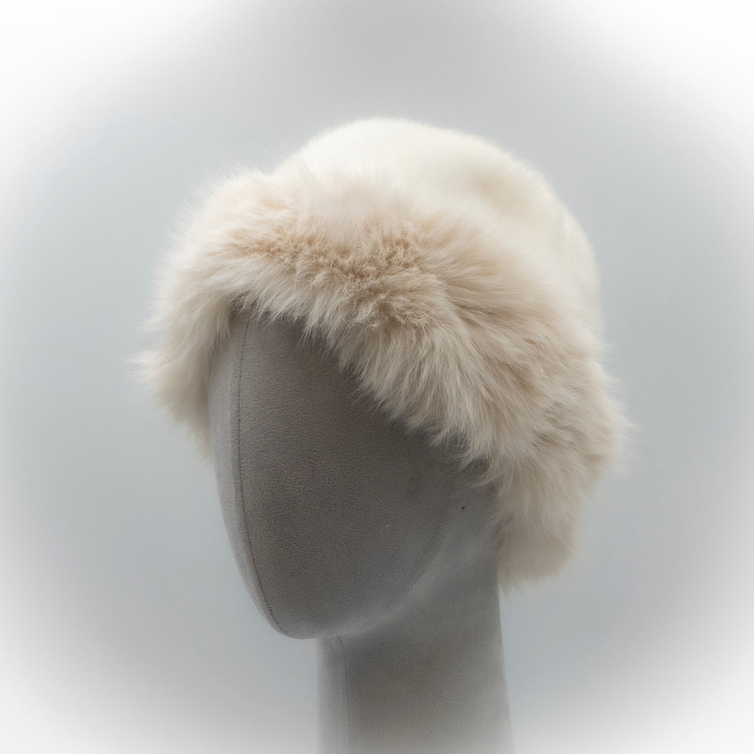 Cappello in eco pelliccia colorata