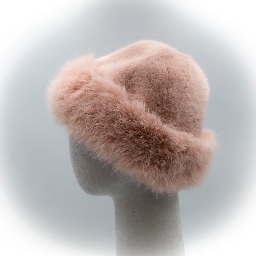 Cappello in eco pelliccia colorata