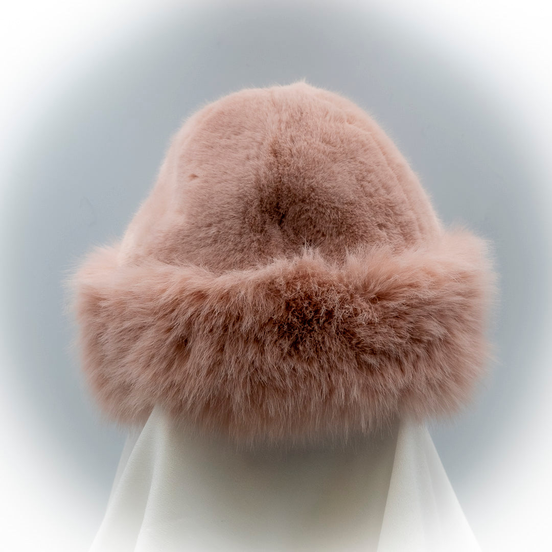 Cappello in eco pelliccia colorata