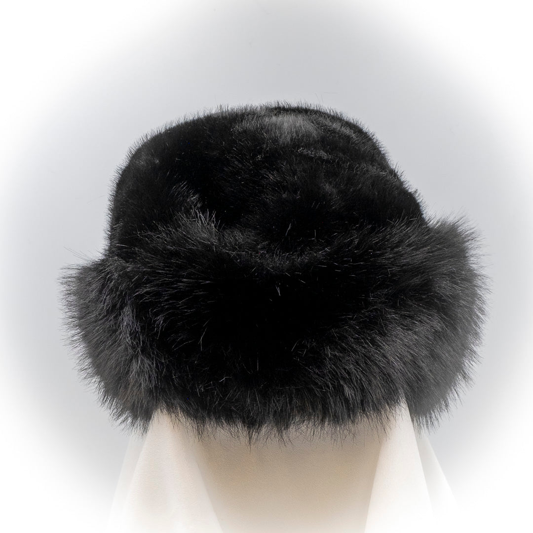 Cappello in eco pelliccia colorata