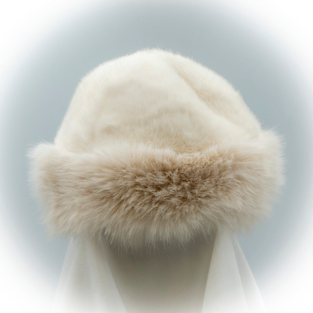 Cappello in eco pelliccia colorata