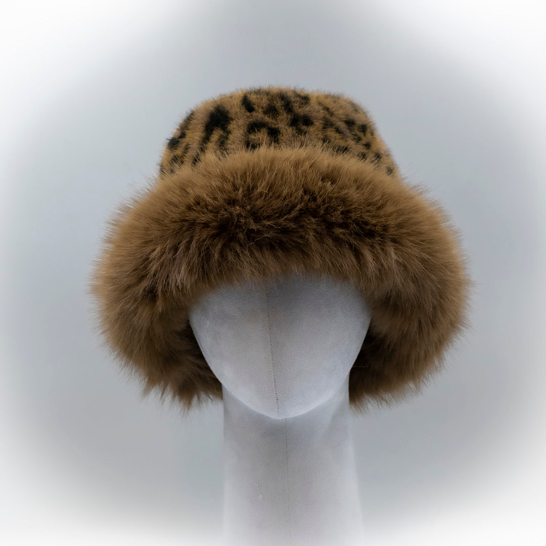 Cappello in eco pelliccia colorata