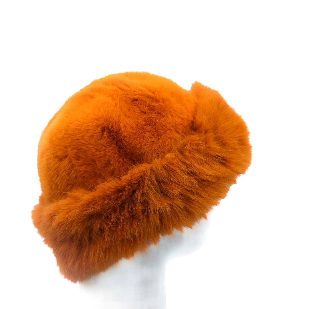 Cappello in eco pelliccia colorata