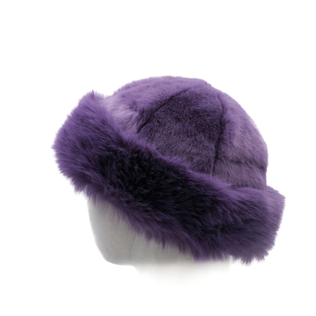 Cappello in eco pelliccia colorata