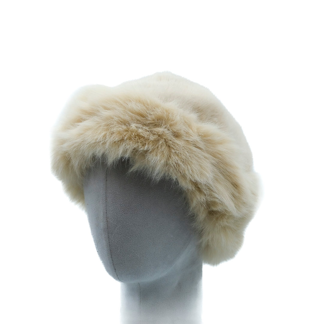 Cappello in eco pelliccia colorata