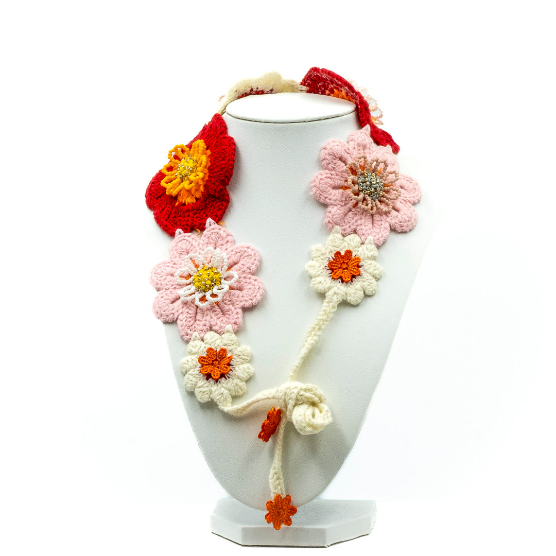 Fascia con fiori a crochet