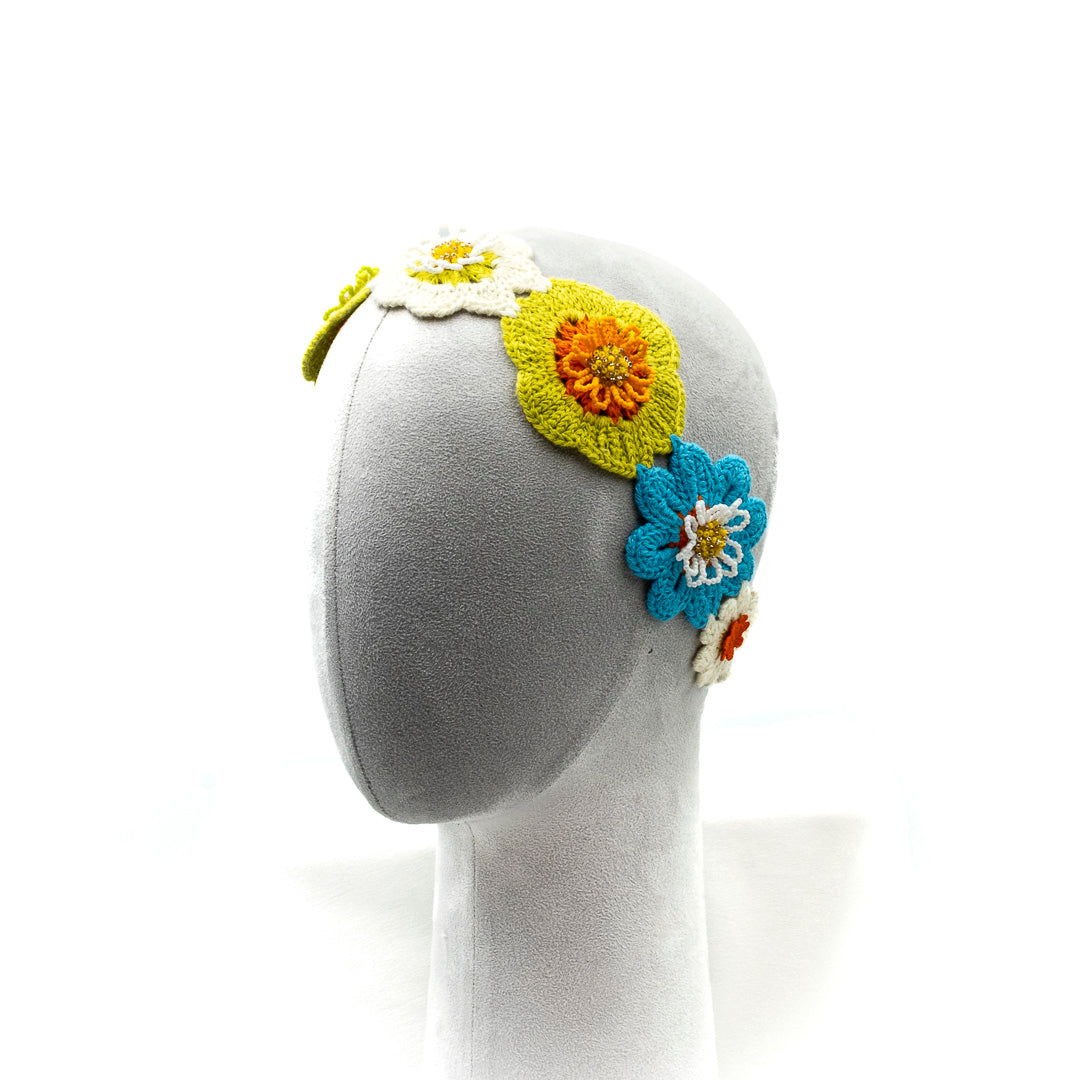 Fascia con fiori a crochet
