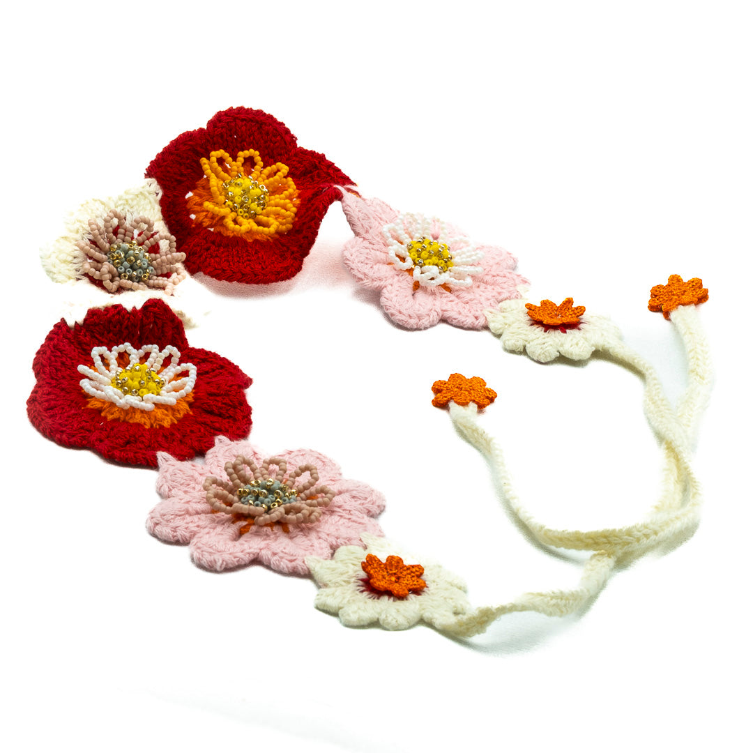 Fascia con fiori a crochet