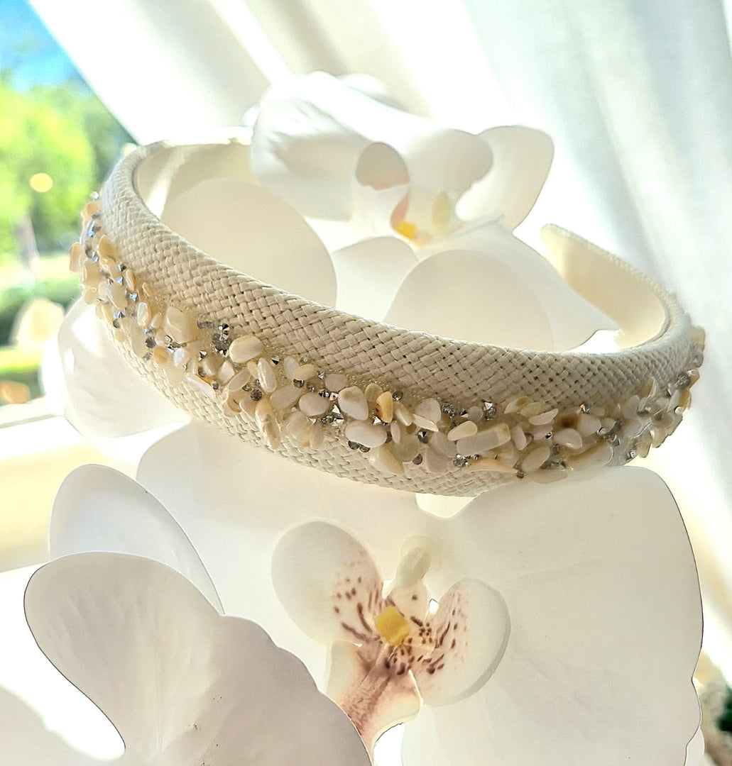 Cerchietto in rafia e conchiglie